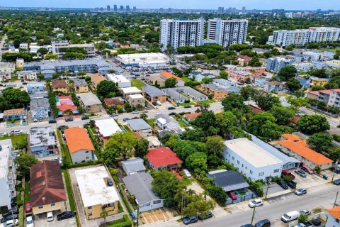Commercial property in Miami, Florida 145.48 sq.m. № 2401263 - photo 29