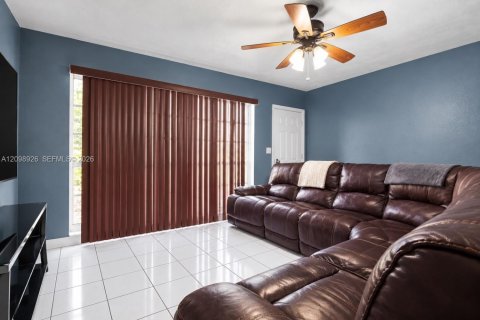 Commercial property in Miami, Florida 145.48 sq.m. № 2401263 - photo 17