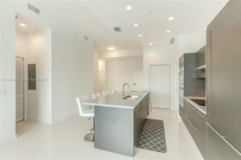Condominio en venta en Doral, Florida, 3 dormitorios, 124.4 m2 № 2076955 - foto 8