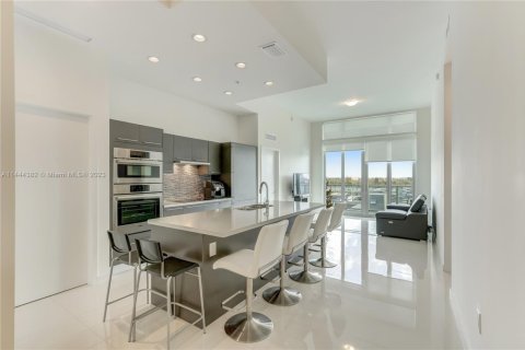 Condominio en venta en Doral, Florida, 3 dormitorios, 124.4 m2 № 2076955 - foto 5