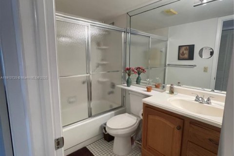 Condo in Sunrise, Florida, 2 bedrooms  № 2015691 - photo 16