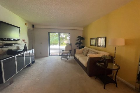 Condo in Sunrise, Florida, 2 bedrooms  № 2015691 - photo 20