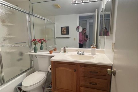Condo in Sunrise, Florida, 2 bedrooms  № 2015691 - photo 13