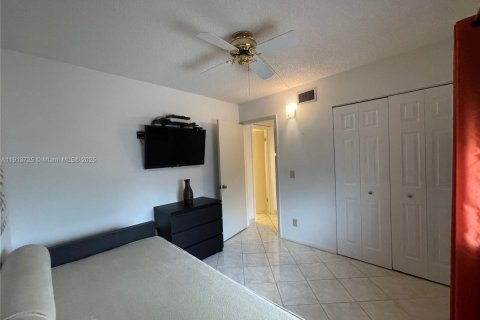 Condo in Sunrise, Florida, 2 bedrooms  № 2015691 - photo 9