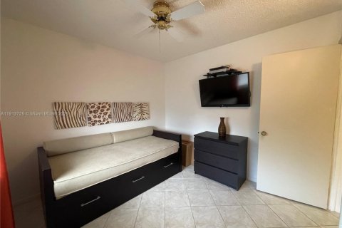 Condo in Sunrise, Florida, 2 bedrooms  № 2015691 - photo 7