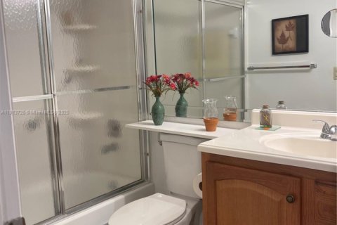 Condo in Sunrise, Florida, 2 bedrooms  № 2015691 - photo 15