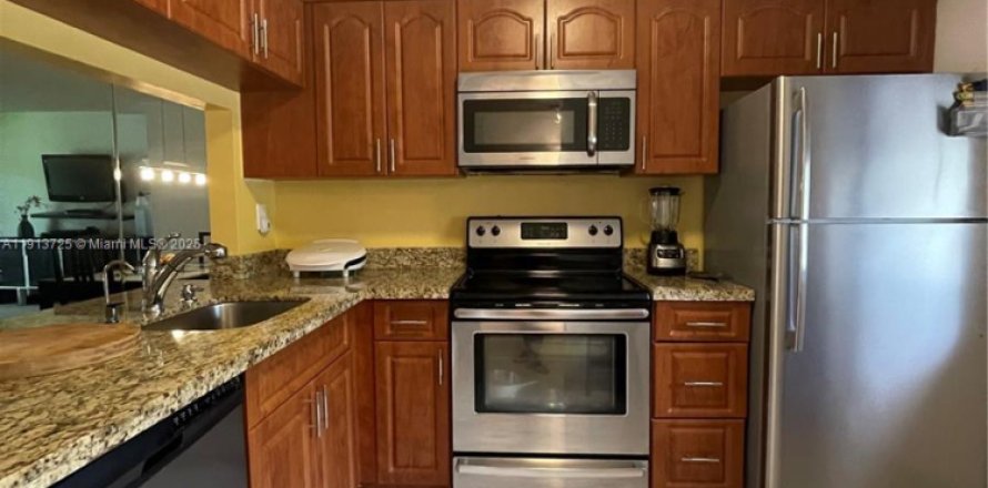 Condo in Sunrise, Florida, 2 bedrooms  № 2015691