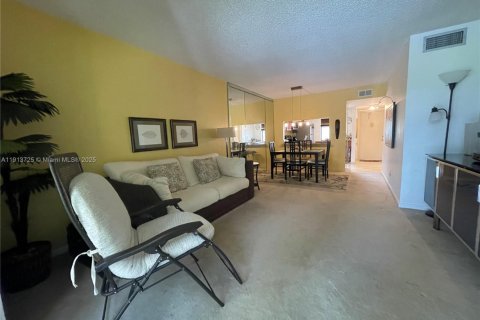 Condo in Sunrise, Florida, 2 bedrooms  № 2015691 - photo 28