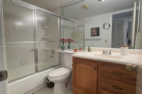 Condo in Sunrise, Florida, 2 bedrooms  № 2015691 - photo 10