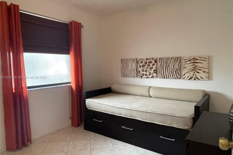 Condo in Sunrise, Florida, 2 bedrooms  № 2015691 - photo 6