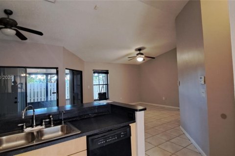 Touwnhouse à louer à Homestead, Floride: 3 chambres, 104.52 m2 № 1929797 - photo 8