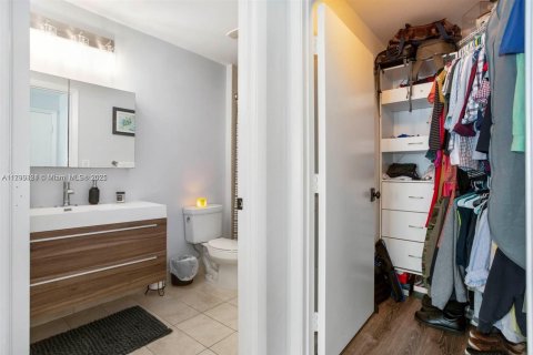 Condominio en venta en Miami, Florida, 1 dormitorio, 72.46 m2 № 1713508 - foto 10