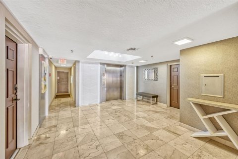 Condo in Boca Raton, Florida, 2 bedrooms  № 1121074 - photo 1