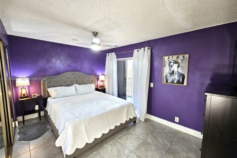 Condo in Plantation, Florida, 2 bedrooms № 2244012 - photo 18