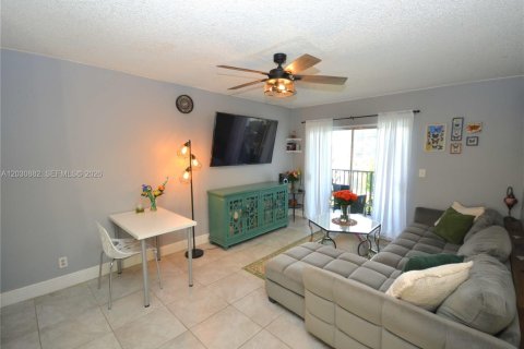 Condo in Plantation, Florida, 2 bedrooms № 2244012 - photo 4