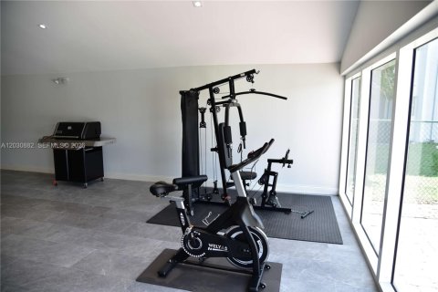 Condo in Plantation, Florida, 2 bedrooms № 2244012 - photo 22