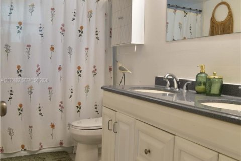 Condo in Plantation, Florida, 2 bedrooms № 2244012 - photo 19