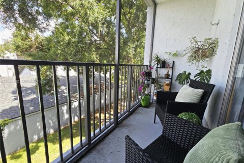 Condo in Plantation, Florida, 2 bedrooms № 2244012 - photo 6