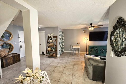 Condo in Plantation, Florida, 2 bedrooms № 2244012 - photo 2