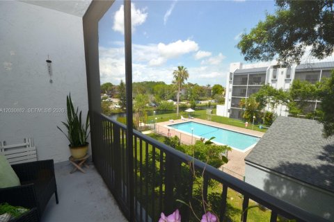 Condo in Plantation, Florida, 2 bedrooms № 2244012 - photo 7