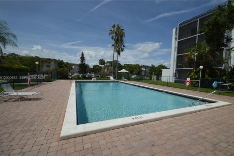 Condo in Plantation, Florida, 2 bedrooms № 2244012 - photo 21