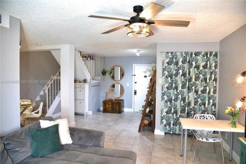 Condo in Plantation, Florida, 2 bedrooms  № 2244012
