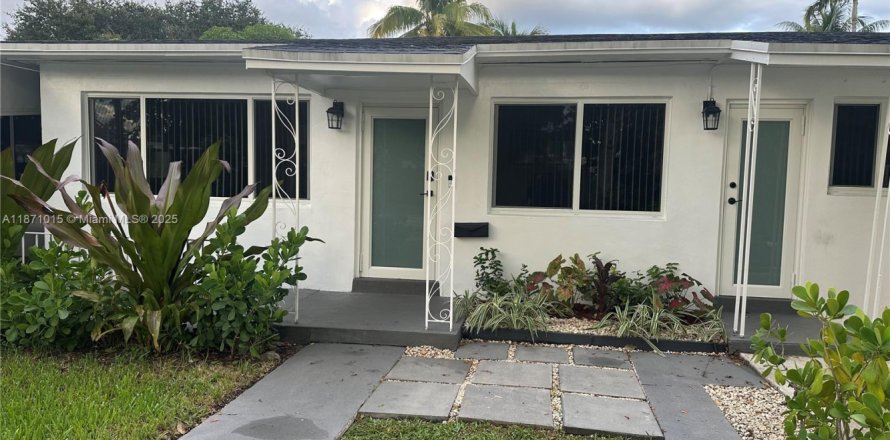 Villa ou maison à North Miami, Floride 3 chambres, 140.28 m2 № 2194769