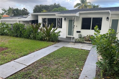 Villa ou maison à louer à North Miami, Floride: 3 chambres, 140.28 m2 № 2194769 - photo 3