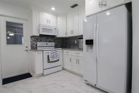 Villa ou maison à louer à Sarasota, Floride: 3 chambres, 163.97 m2 № 2298778 - photo 14