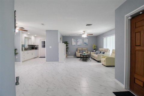 Villa ou maison à louer à Sarasota, Floride: 3 chambres, 163.97 m2 № 2298778 - photo 7