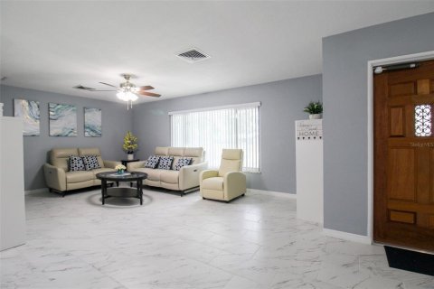 Villa ou maison à louer à Sarasota, Floride: 3 chambres, 163.97 m2 № 2298778 - photo 8