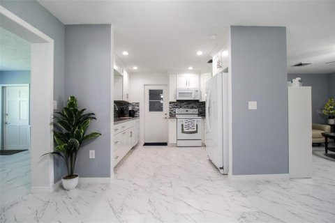 Villa ou maison à louer à Sarasota, Floride: 3 chambres, 163.97 m2 № 2298778 - photo 13