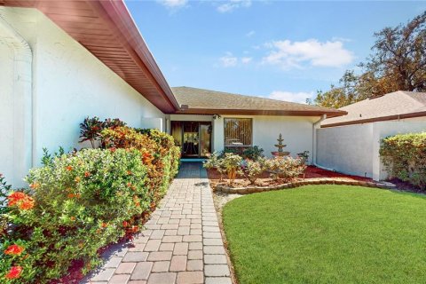 House in Haines City, Florida 3 bedrooms, 192.59 sq.m. № 1679586 - photo 2