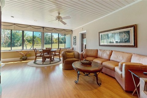 House in Haines City, Florida 3 bedrooms, 192.59 sq.m. № 1679586 - photo 15