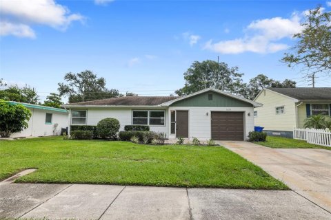 House in Dunedin, Florida 2 bedrooms, 91.04 sq.m. № 1913879 - photo 1