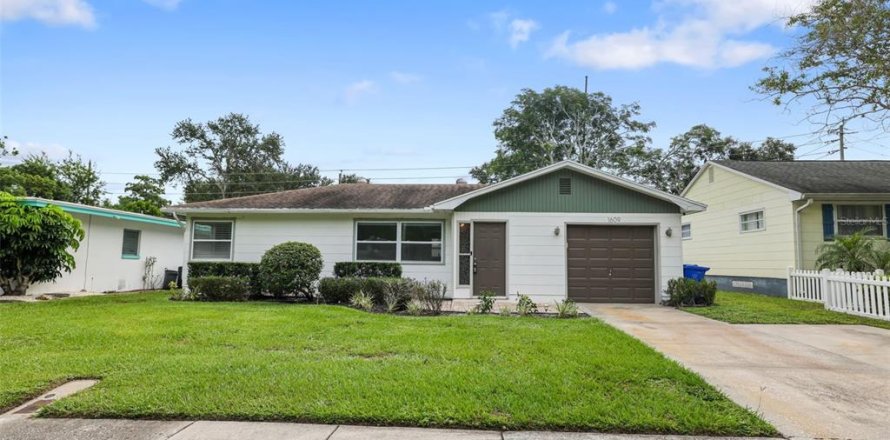 House in Dunedin, Florida 2 bedrooms, 91.04 sq.m. № 1913879