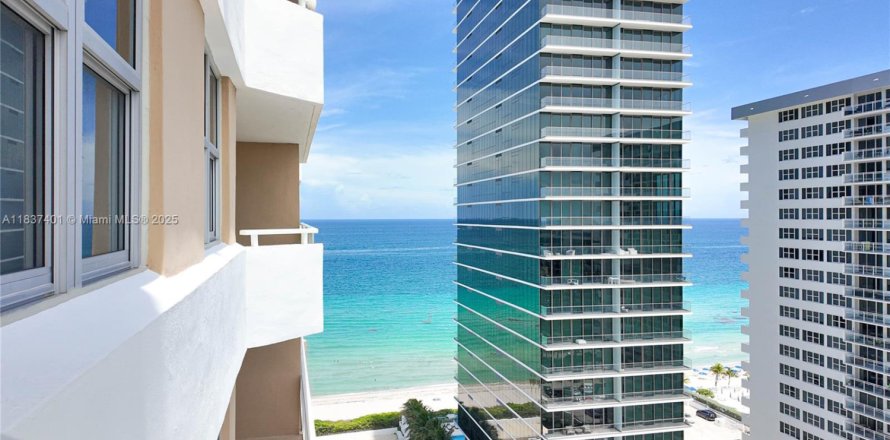 Condominio en Hallandale Beach, Florida, 1 dormitorio № 1939985