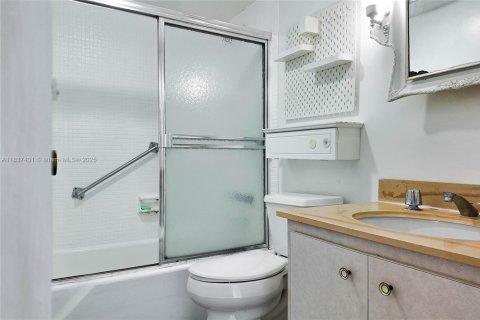 Condominio en alquiler en Hallandale Beach, Florida, 1 dormitorio, 80.82 m2 № 1939985 - foto 8