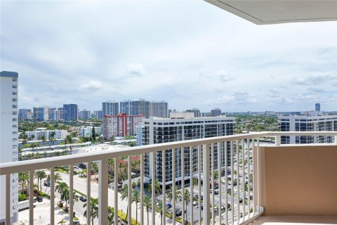 Condominio en alquiler en Hallandale Beach, Florida, 1 dormitorio, 80.82 m2 № 1939985 - foto 11