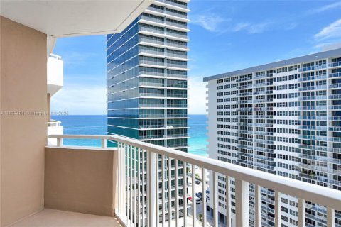 Condominio en alquiler en Hallandale Beach, Florida, 1 dormitorio, 80.82 m2 № 1939985 - foto 13