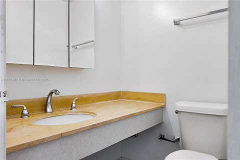 Condominio en alquiler en Hallandale Beach, Florida, 1 dormitorio, 80.82 m2 № 1939985 - foto 4