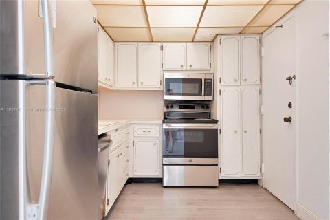 Condominio en alquiler en Hallandale Beach, Florida, 1 dormitorio, 80.82 m2 № 1939985 - foto 6