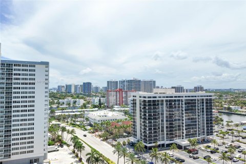 Copropriété à louer à Hallandale Beach, Floride: 1 chambre, 80.82 m2 № 1939985 - photo 12