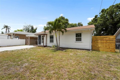 Casa en venta en Sarasota, Florida, 2 dormitorios, 119.01 m2 № 1684987 - foto 1