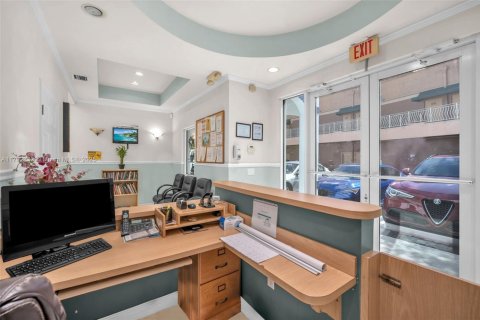 Commercial property in Hialeah, Florida № 1709086 - photo 13