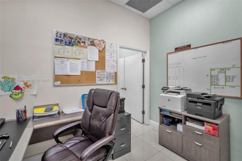 Commercial property in Hialeah, Florida № 1709086 - photo 17