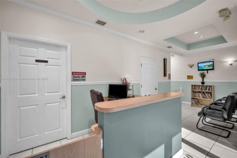 Commercial property in Hialeah, Florida № 1709086 - photo 11