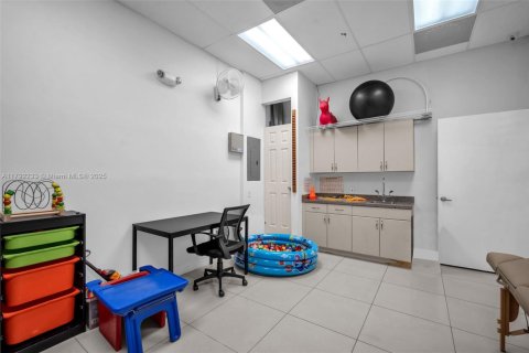 Commercial property in Hialeah, Florida № 1709086 - photo 20