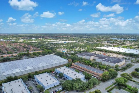 Commercial property in Hialeah, Florida № 1709086 - photo 8
