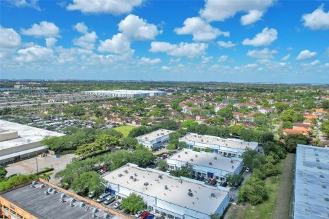 Commercial property in Hialeah, Florida № 1709086 - photo 4